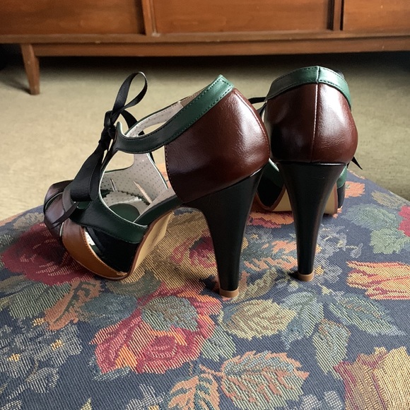 🎀👠Multi Colour Pin Up Pumps with Bow Detail 🎀👠 - Picture 4 of 11